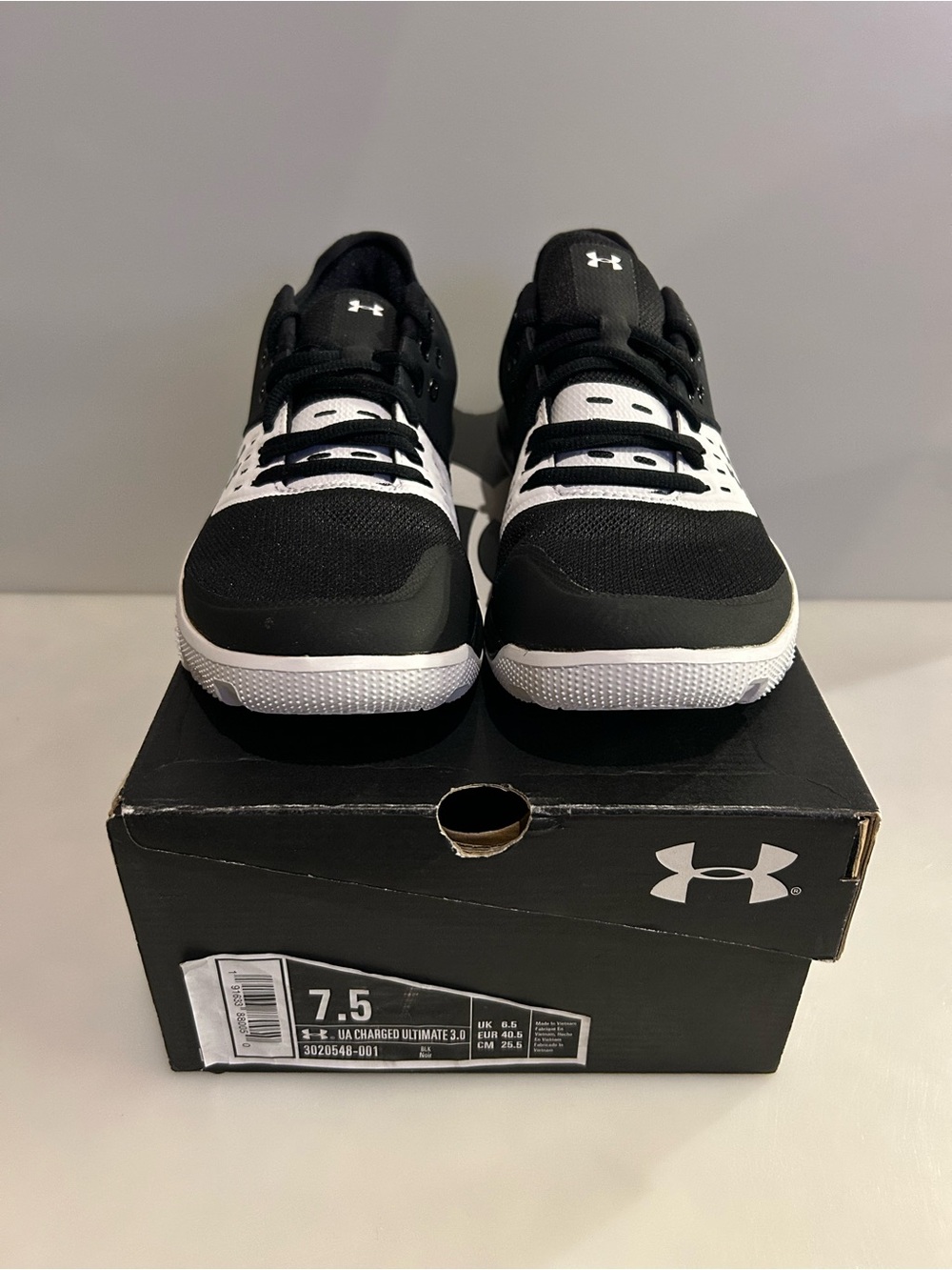 New Men’s Under Armour Charged Ultimate 3.0 Black Running Shoes - Size 7.5 NIB - Picture 2 of 4